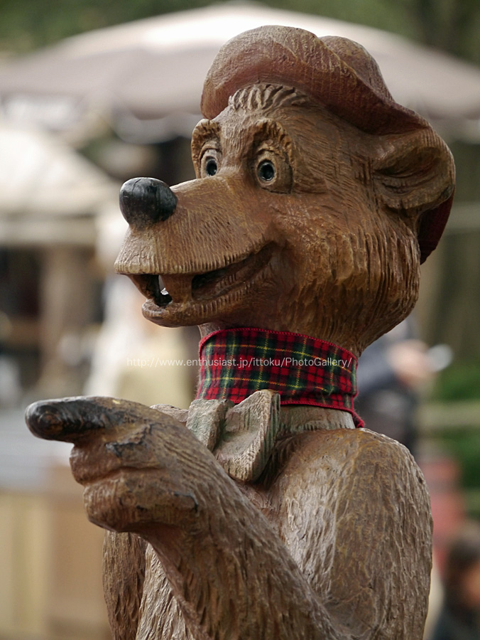 ウエスタンランドの木彫り熊 @ TDL