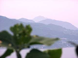 地獄の前の平穏。碧の丘より