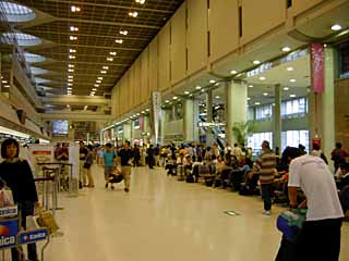 羽田空港にて。