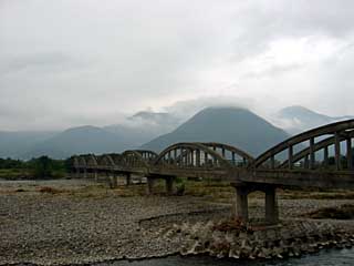 千曲川に沿って。