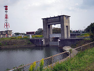 江戸川水門(たぶん)